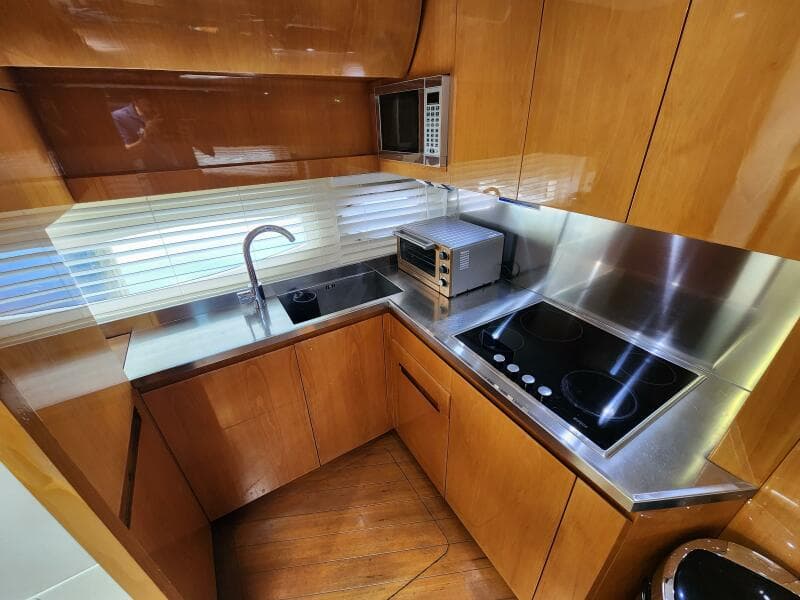 2006 Pershing 