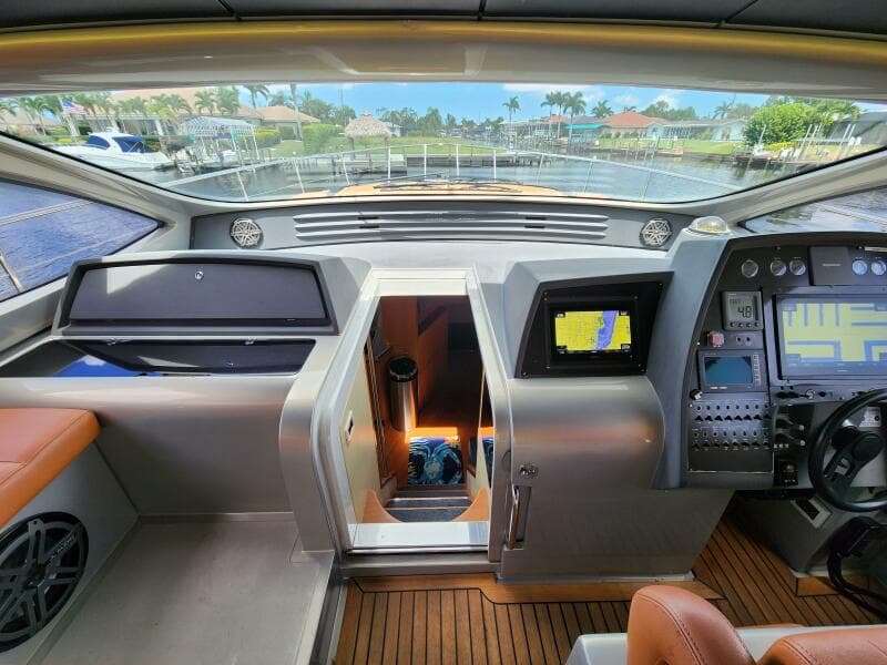 2006 Pershing 