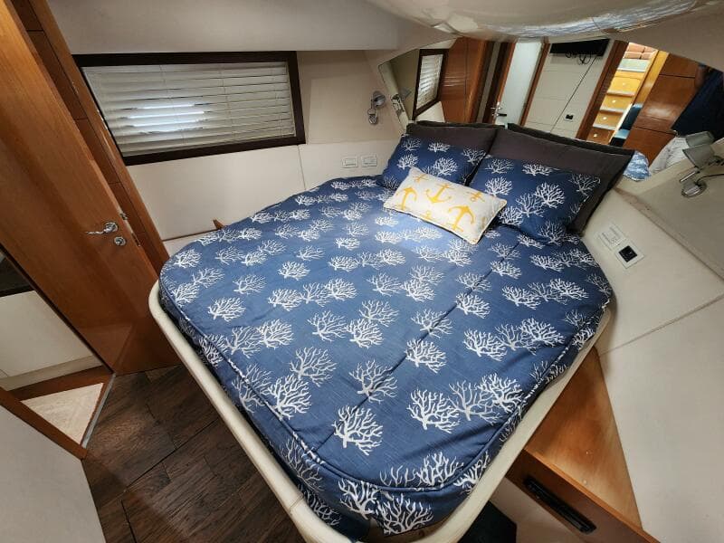 2006 Pershing 