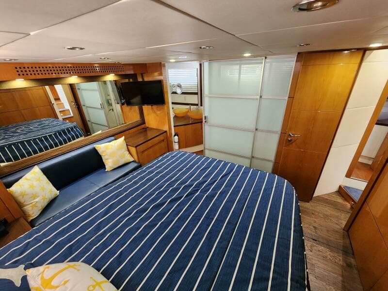 2006 Pershing 