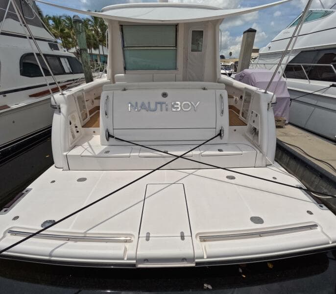 2004 Tiara Sport 5200 Sovran Salon