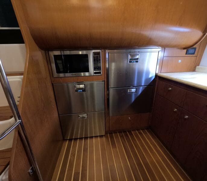 2004 Tiara Sport 5200 Sovran Salon