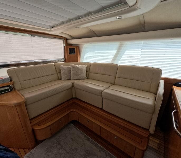 2004 Tiara Sport 5200 Sovran Salon