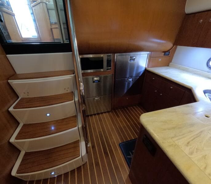 2004 Tiara Sport 5200 Sovran Salon