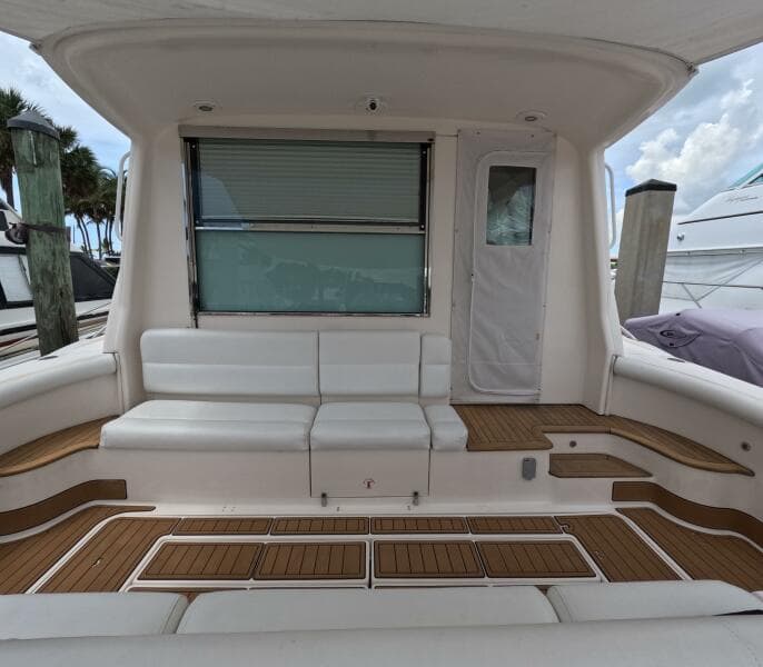 2004 Tiara Sport 5200 Sovran Salon