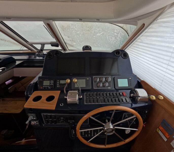 2004 Tiara Sport 5200 Sovran Salon