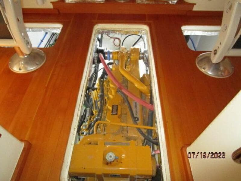 43' Flowers engine room access