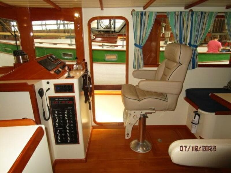 43' Flowers pilothouse starboard