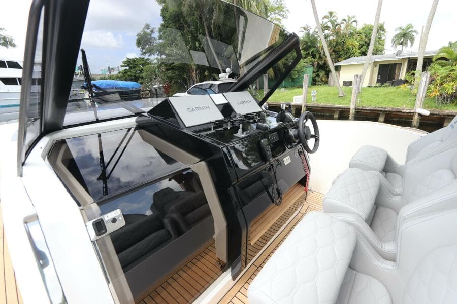 2024 Astondoa 377 Coupe Outboard