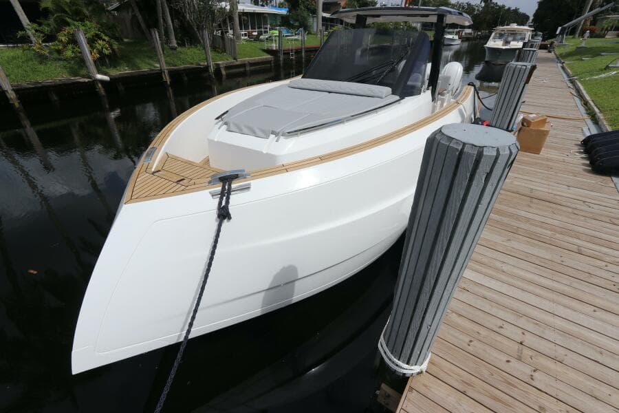 2024 Astondoa 377 Coupe Outboard