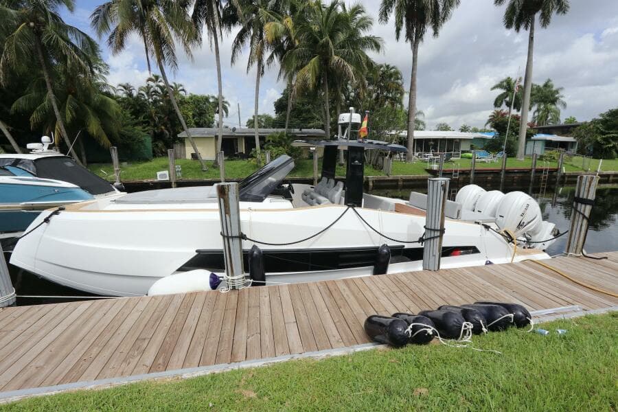 2024 Astondoa 377 Coupe Outboard