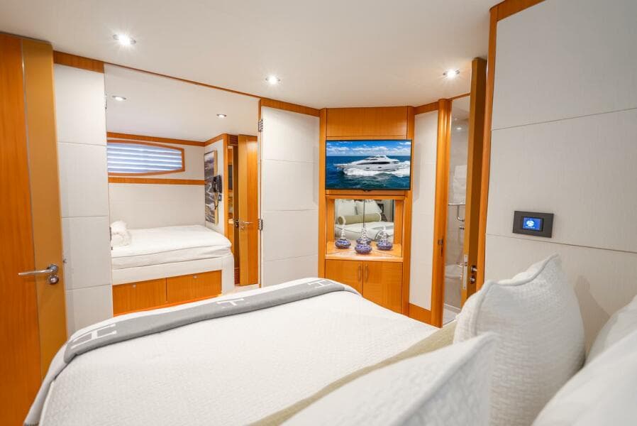 2008 Lazzara Yachts 116