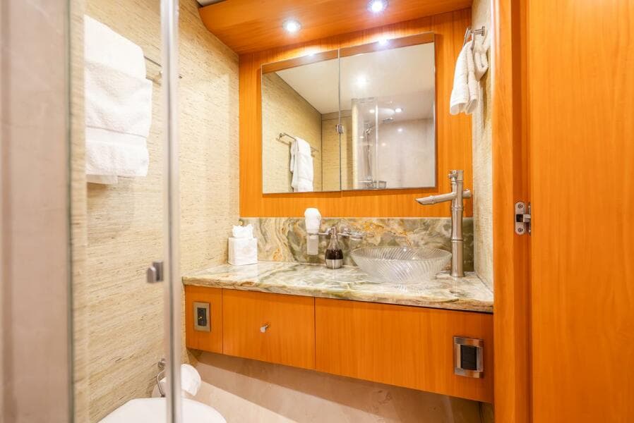 2008 Lazzara Yachts 116
