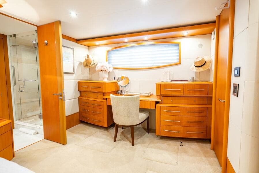 2008 Lazzara Yachts 116