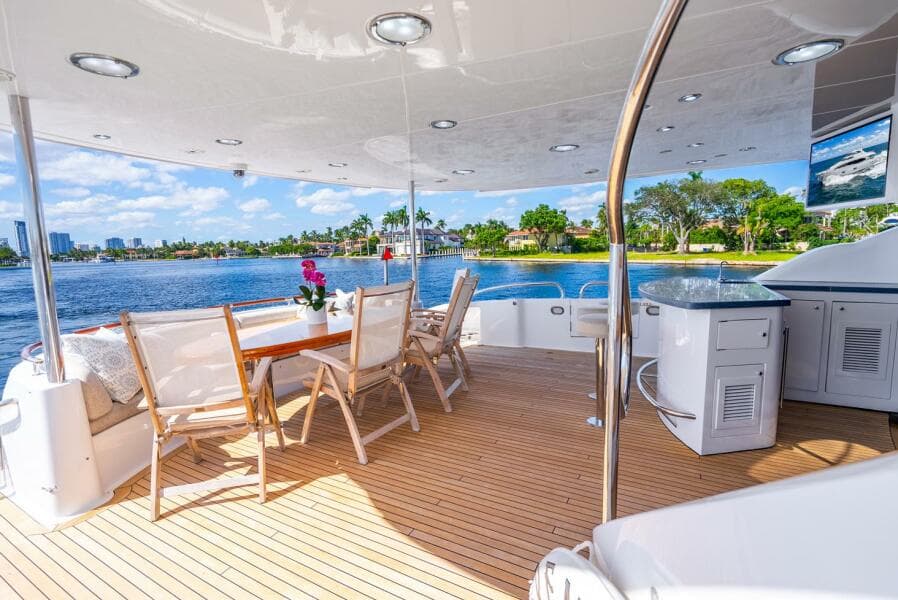 2008 Lazzara Yachts 116