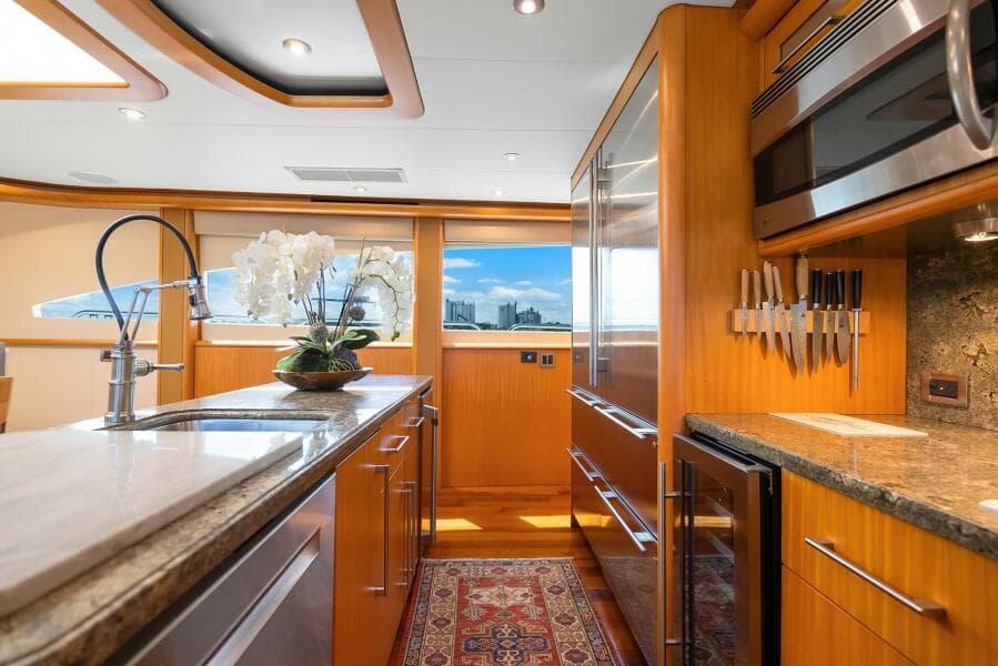2008 Lazzara Yachts 116