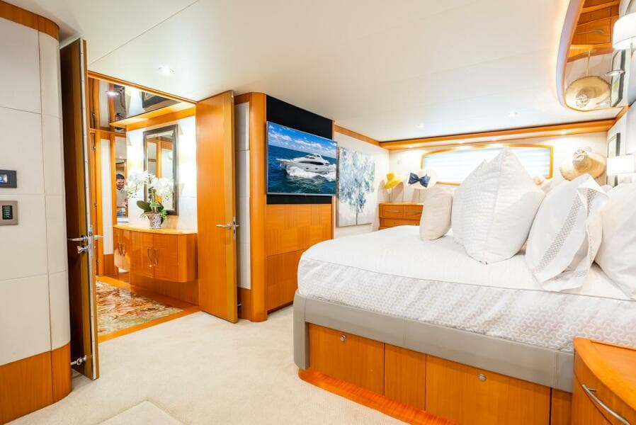 2008 Lazzara Yachts 116