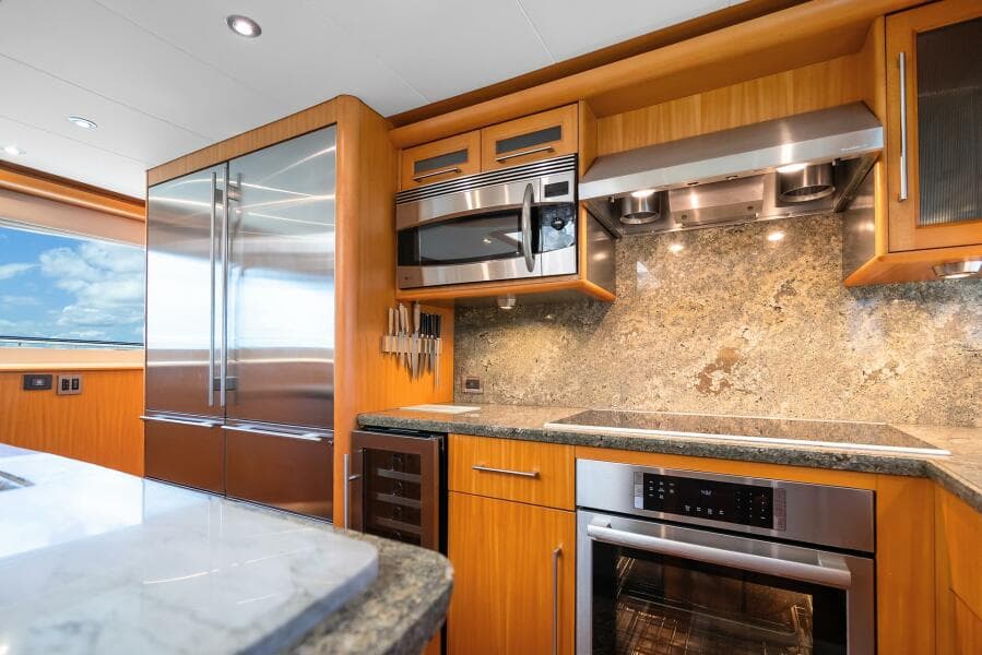 2008 Lazzara Yachts 116