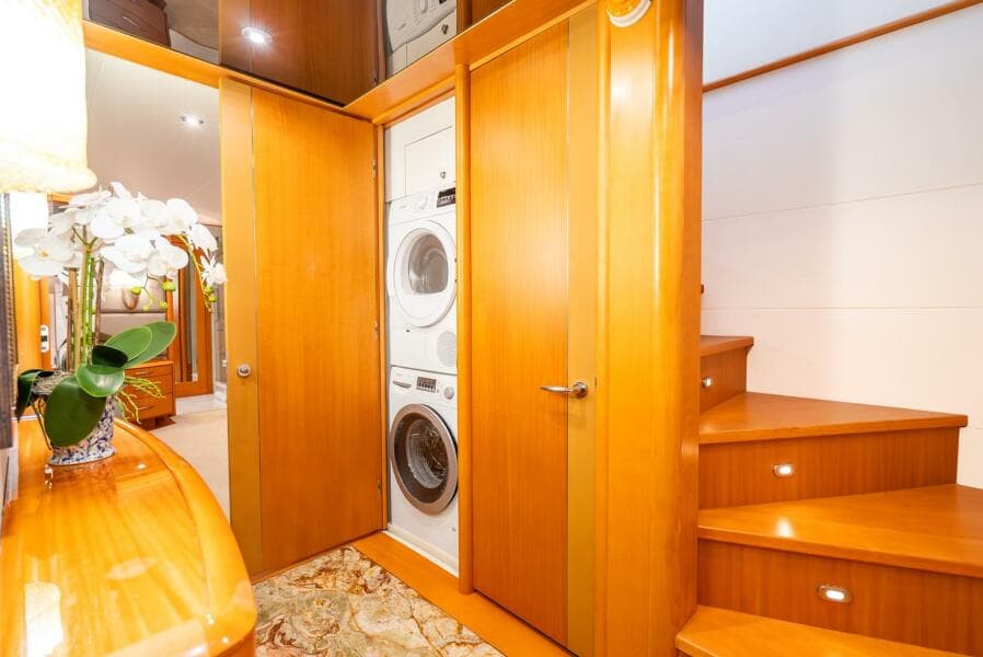 2008 Lazzara Yachts 116