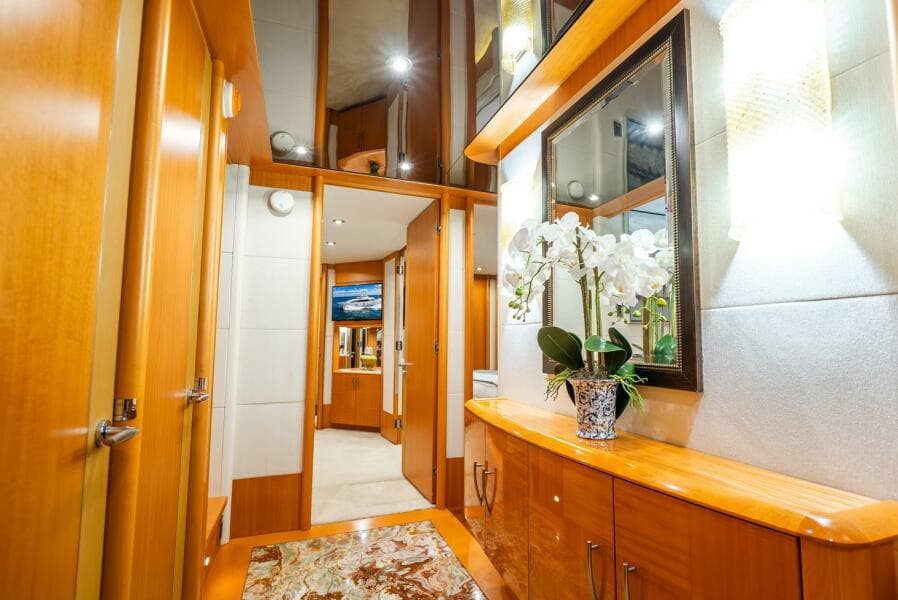 2008 Lazzara Yachts 116