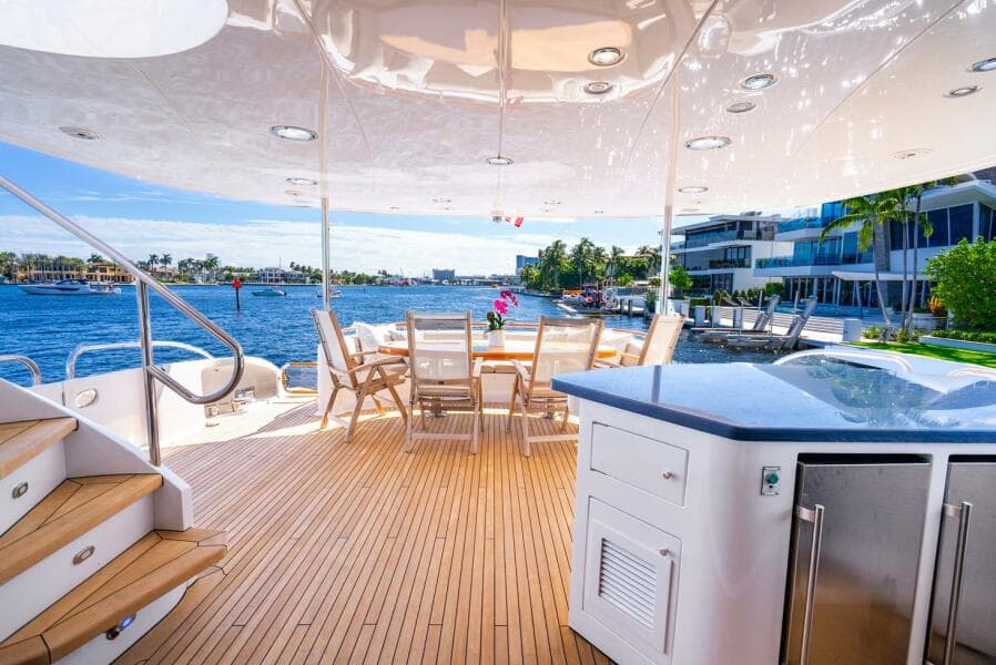 2008 Lazzara Yachts 116