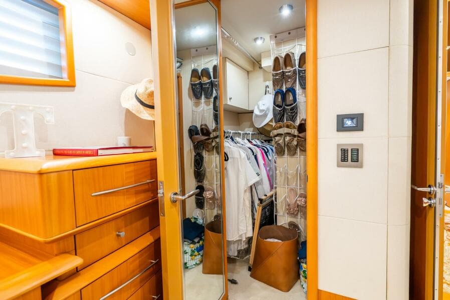 2008 Lazzara Yachts 116