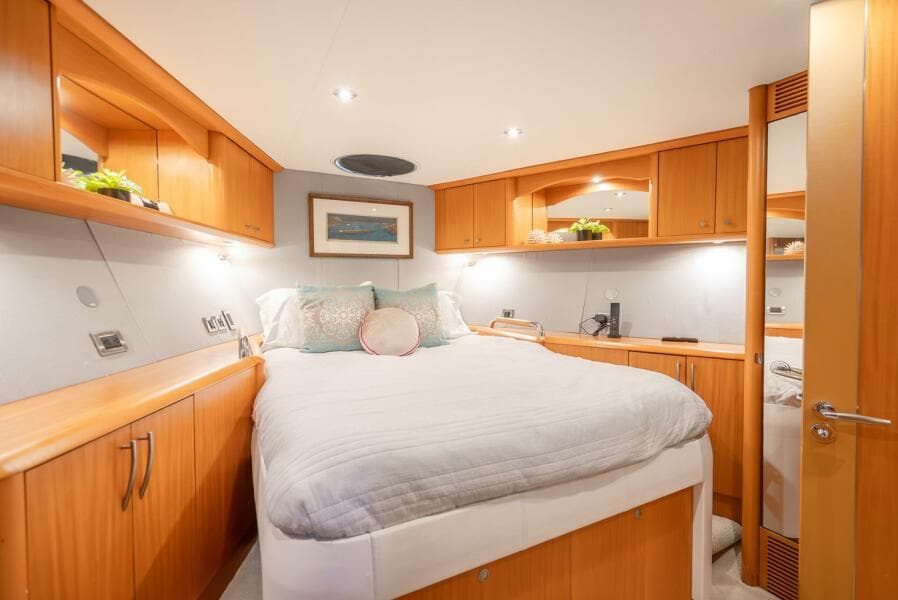 2008 Lazzara Yachts 116