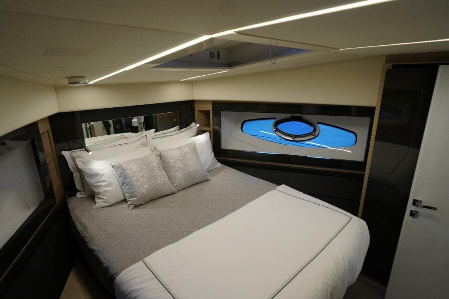 2016 Pershing 70