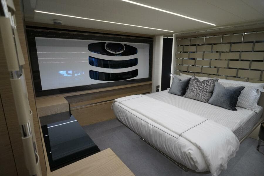 2016 Pershing 70