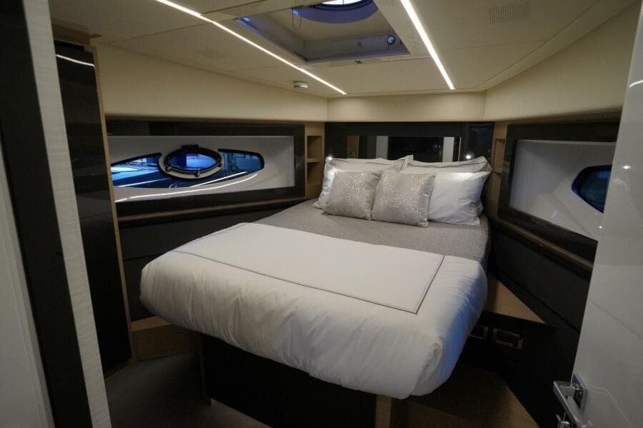 2016 Pershing 70