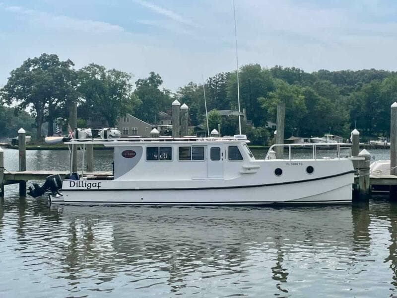 35' Great Harbour starboard profile
