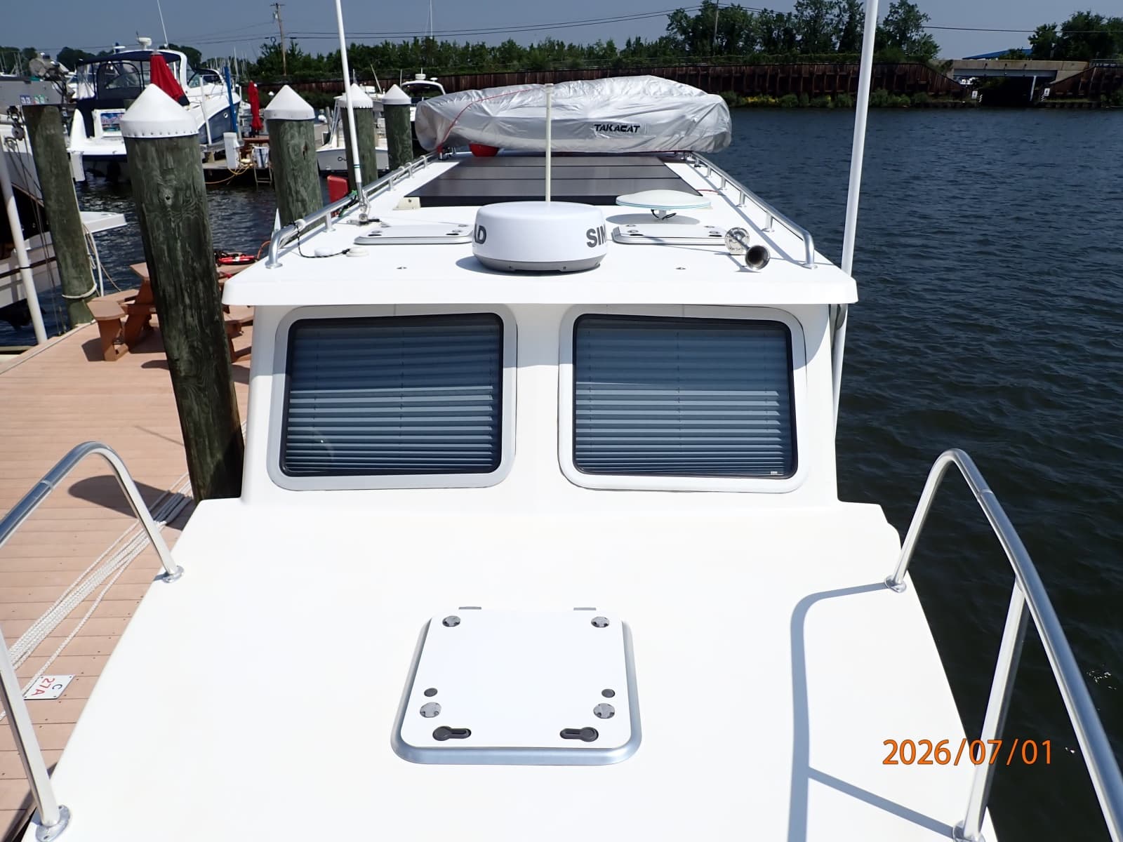 35' Great Harbour foredeck aft