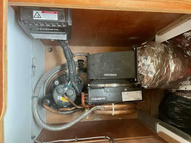 35' Great Harbour air conditioning system