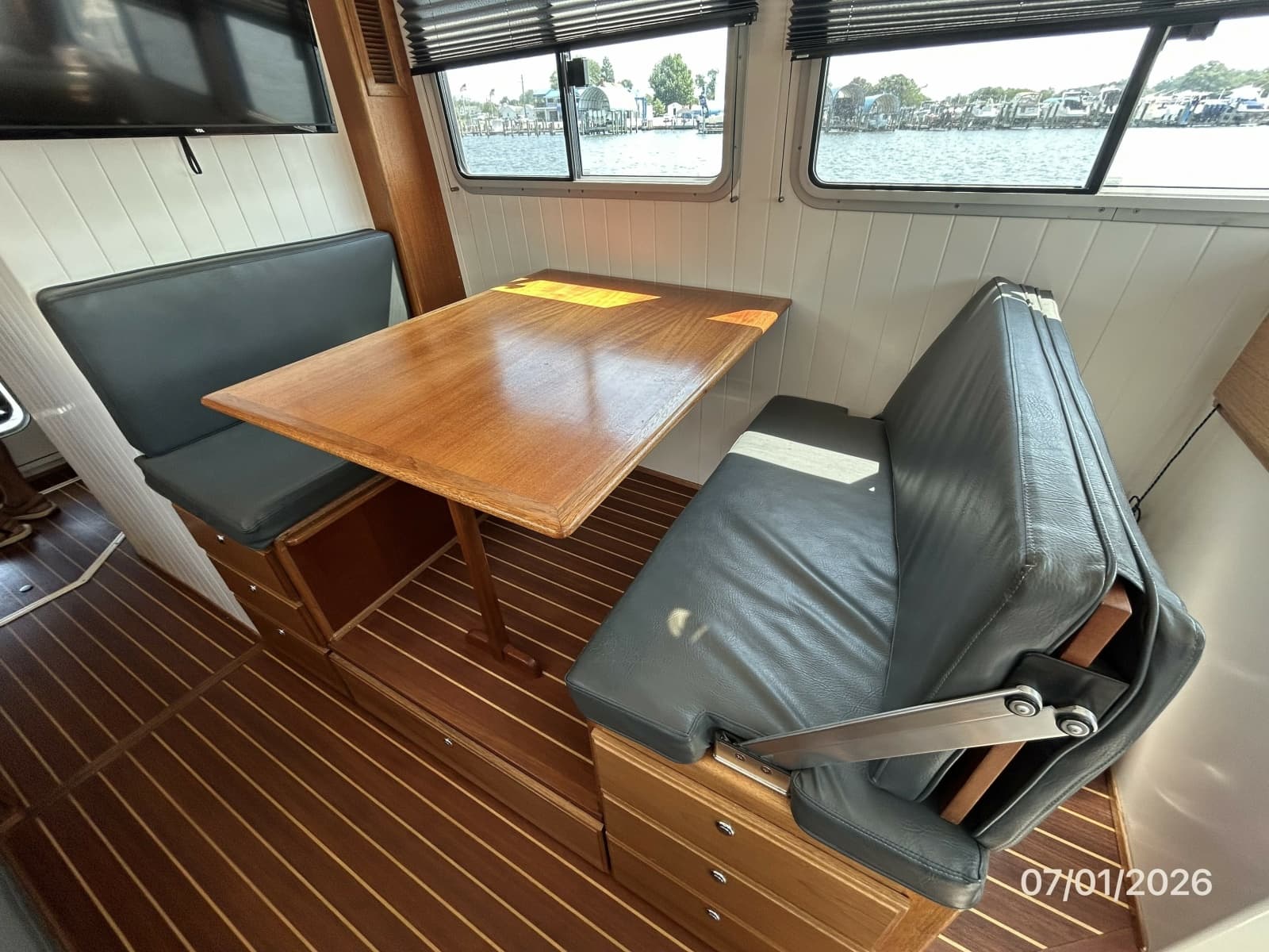 35' Great Harbour salon settee1