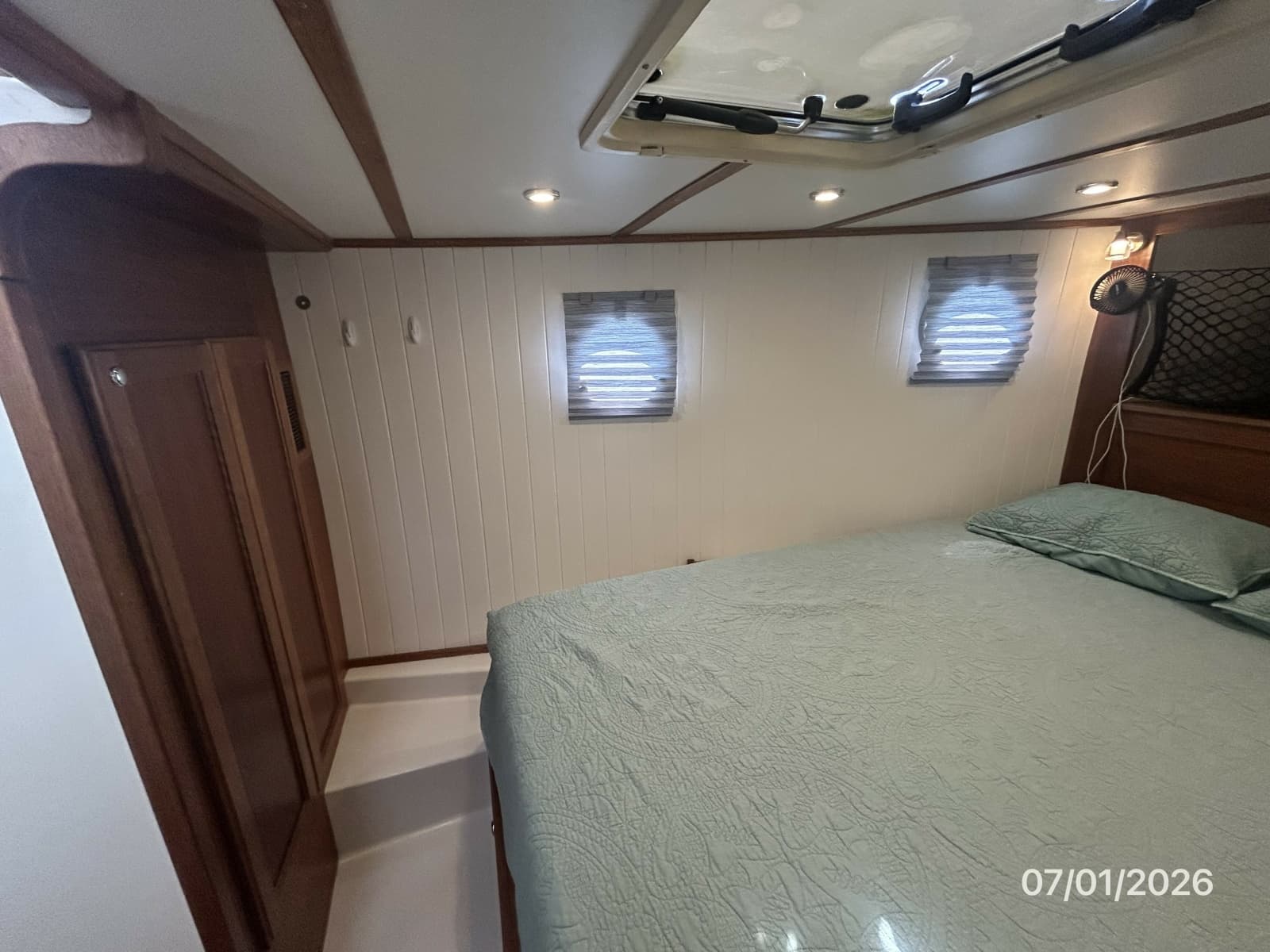 35' Great Harbour stateroom port