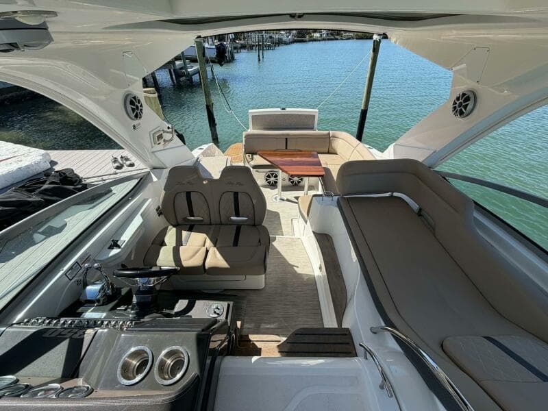2016 Sea Ray 350 Sundancer