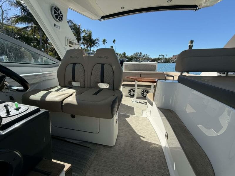 2016 Sea Ray 350 Sundancer