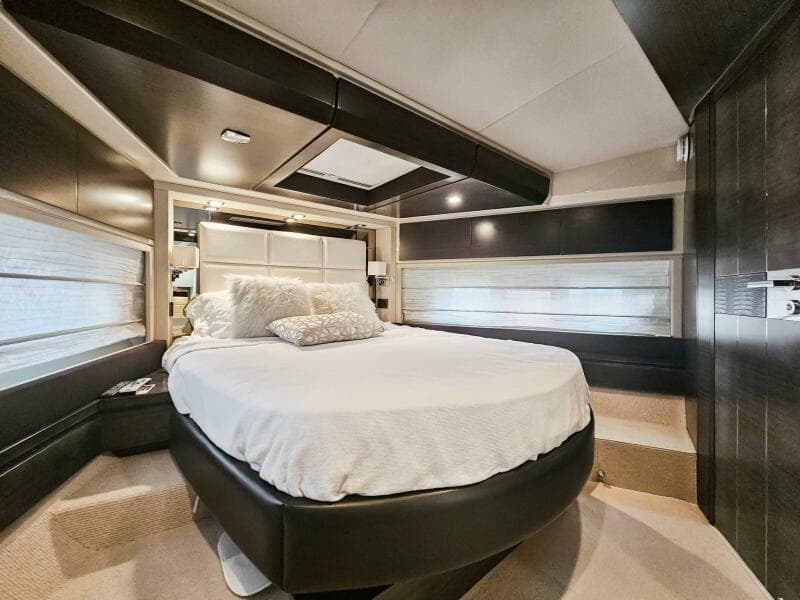2013 Azimut 70