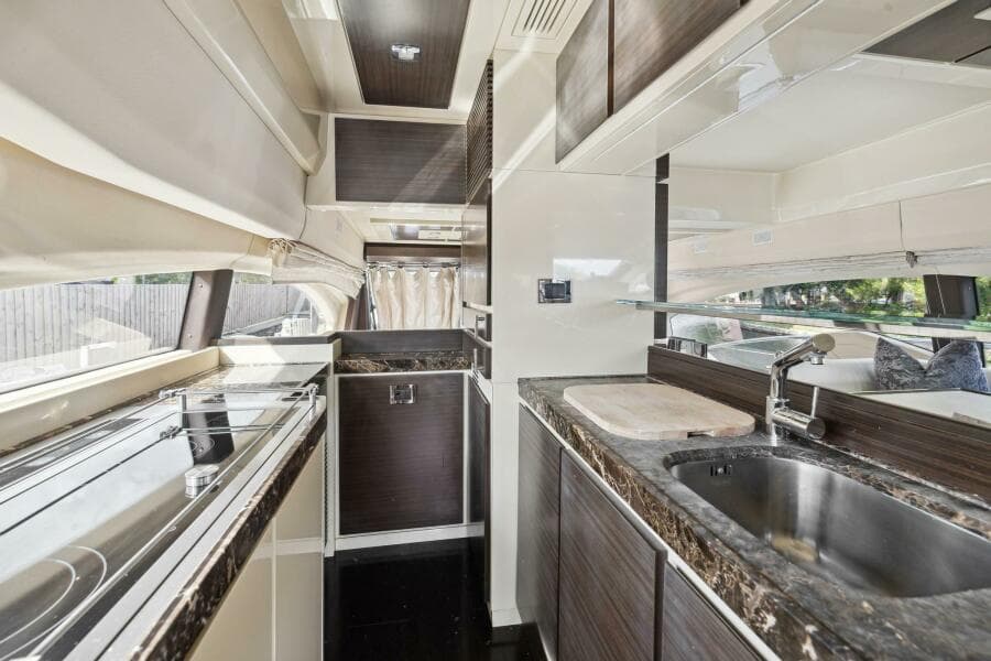 2013 Azimut 70