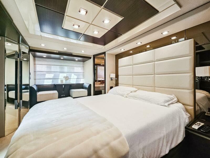 2013 Azimut 70