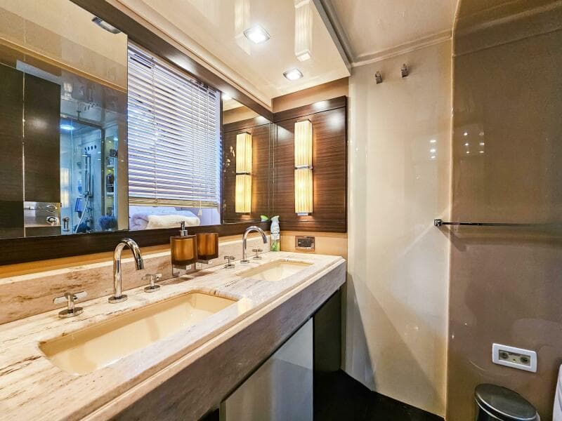 2013 Azimut 70