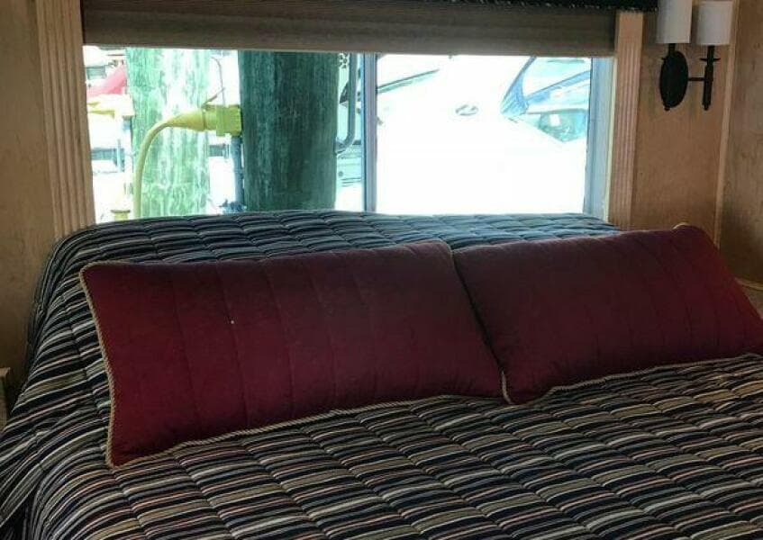 2017 Sumerset Houseboat