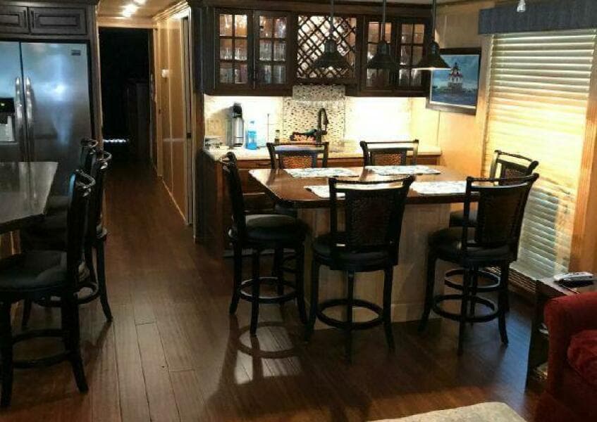 2017 Sumerset Houseboat