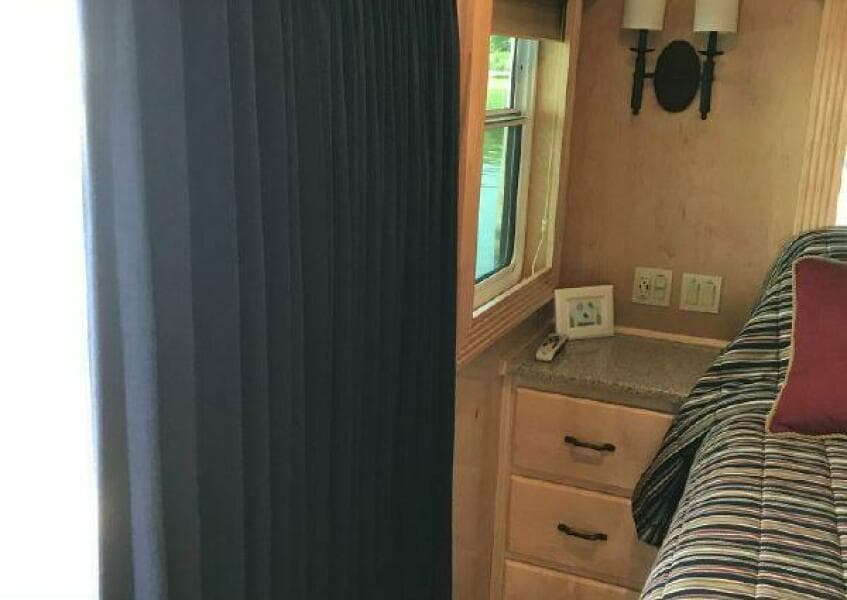 2017 Sumerset Houseboat