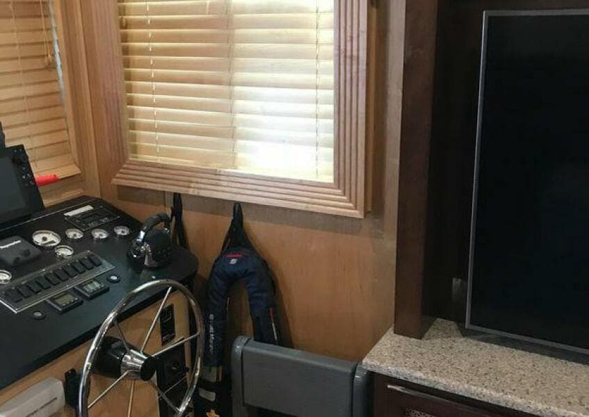 2017 Sumerset Houseboat
