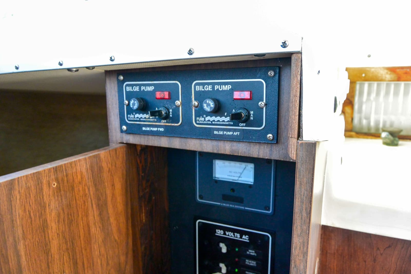 Bilge pumps controls