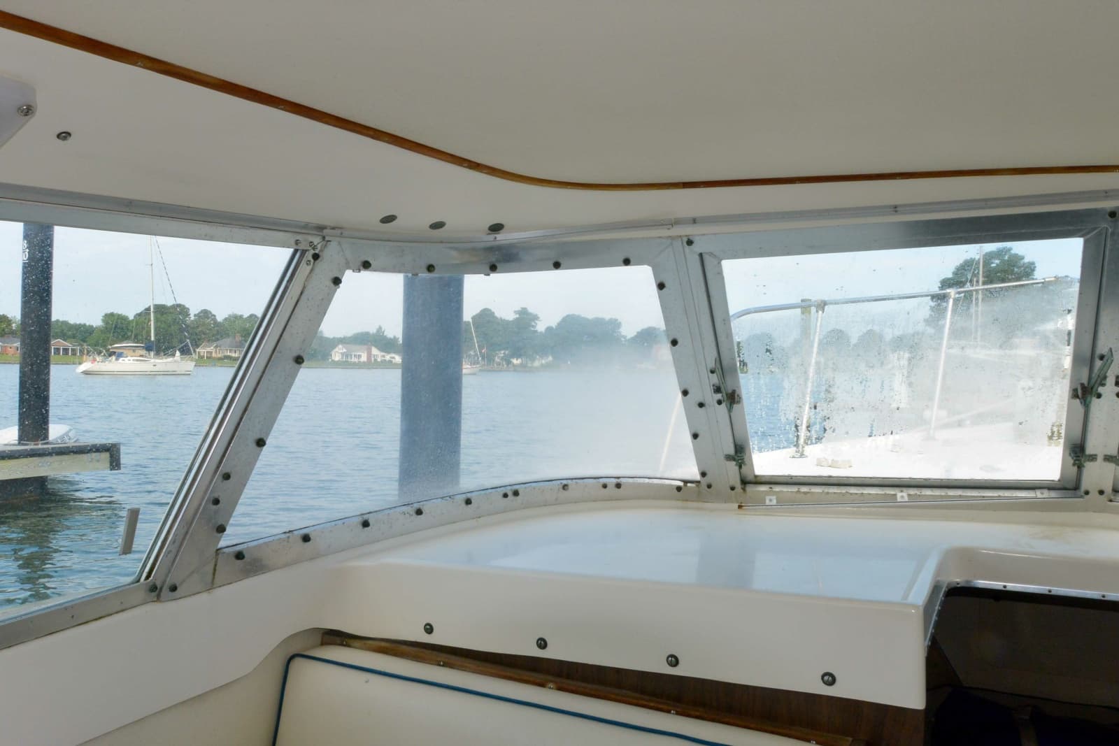 Cabin looing starboard 