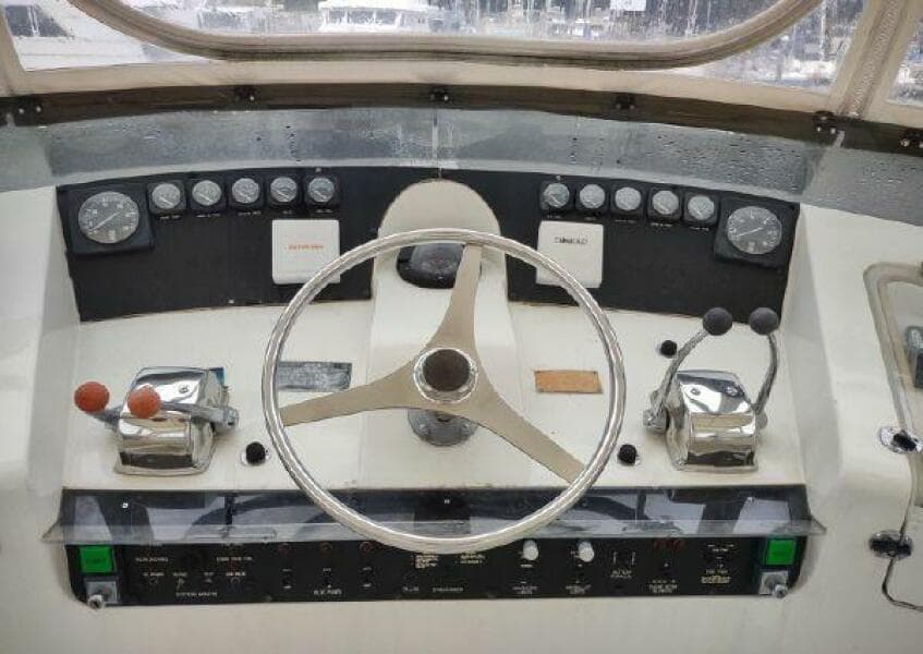 1996 Hatteras 50' Sport Deck