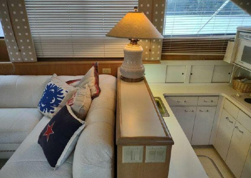 1996 Hatteras 50' Sport Deck