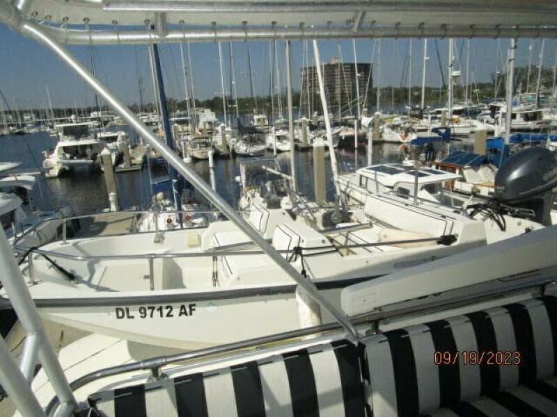 63' Hatteras tender